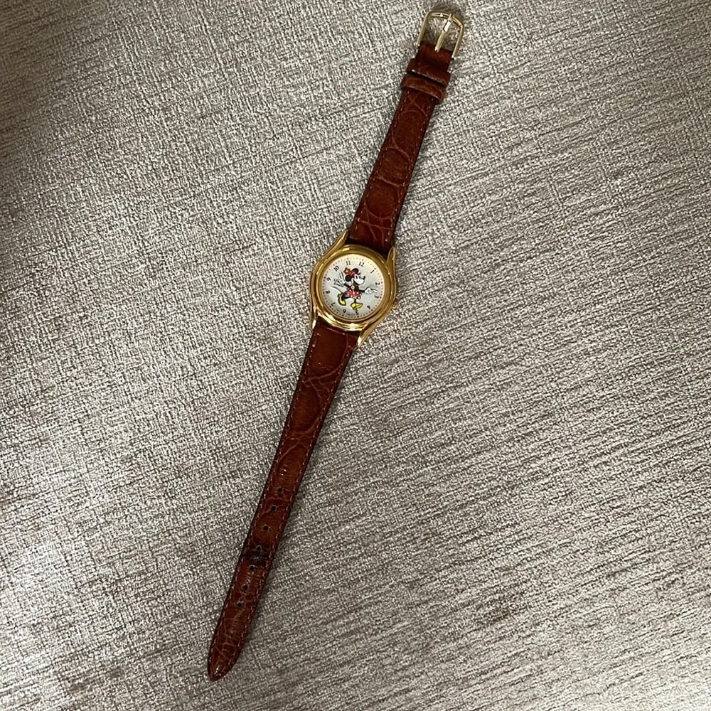 Disney Minnie Mouse Classic Wristwatch - Picture 3 of 3